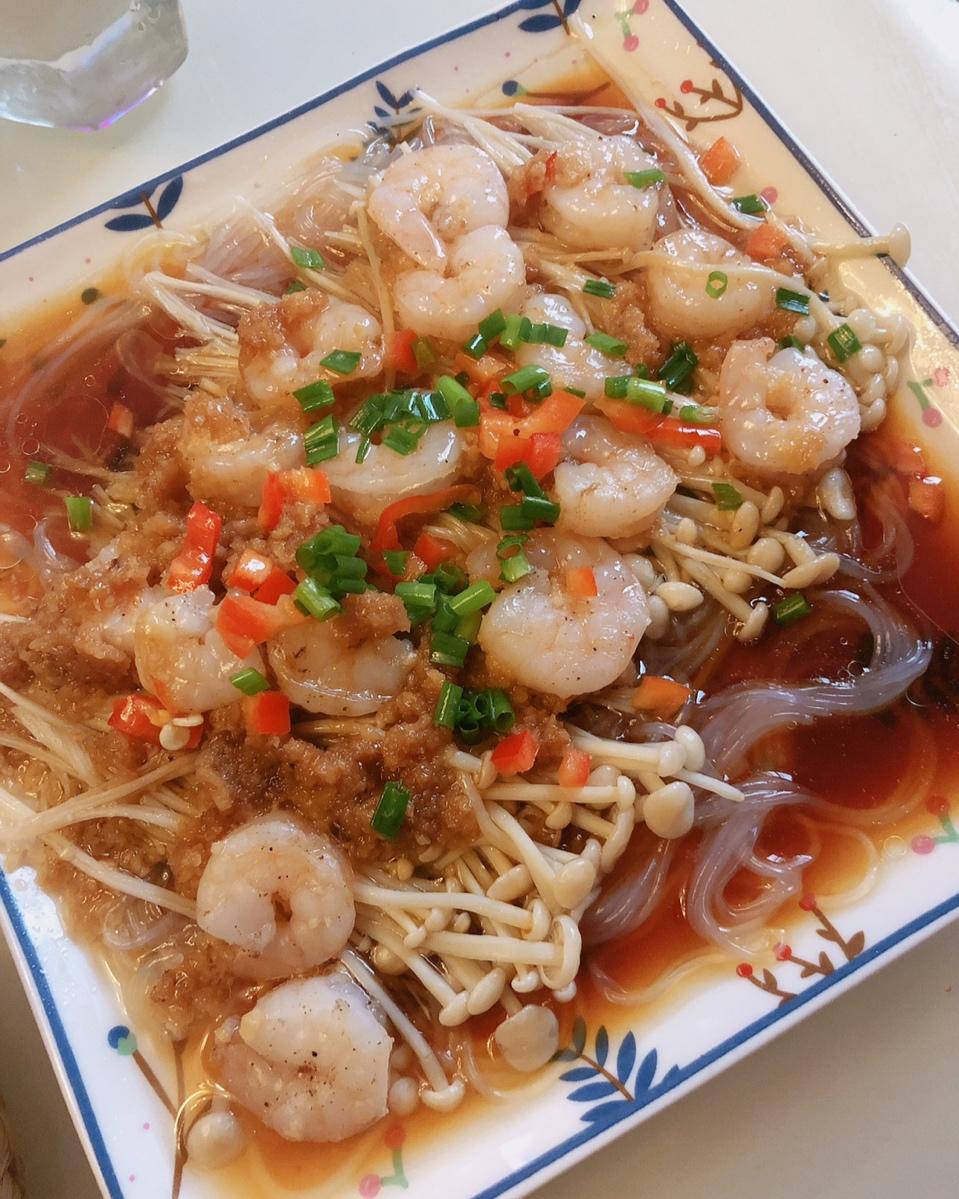 家常快手菜~金针菇粉丝蒸虾
