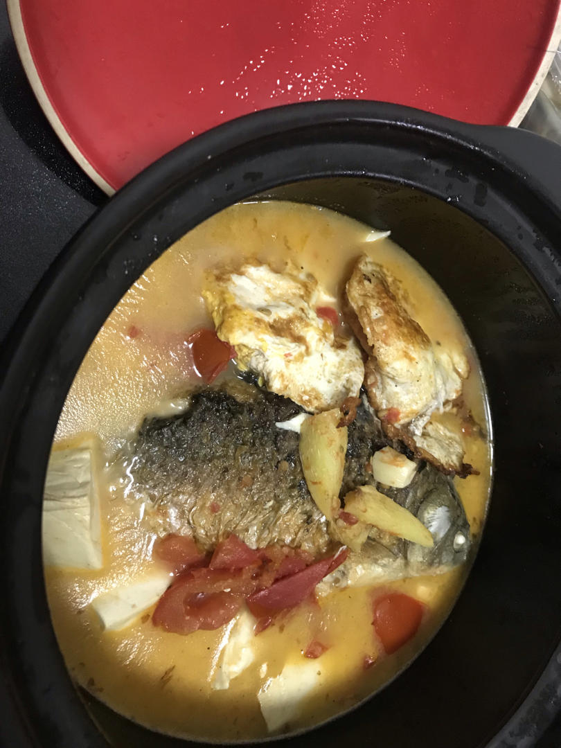 简单的番茄豆腐鲫鱼汤