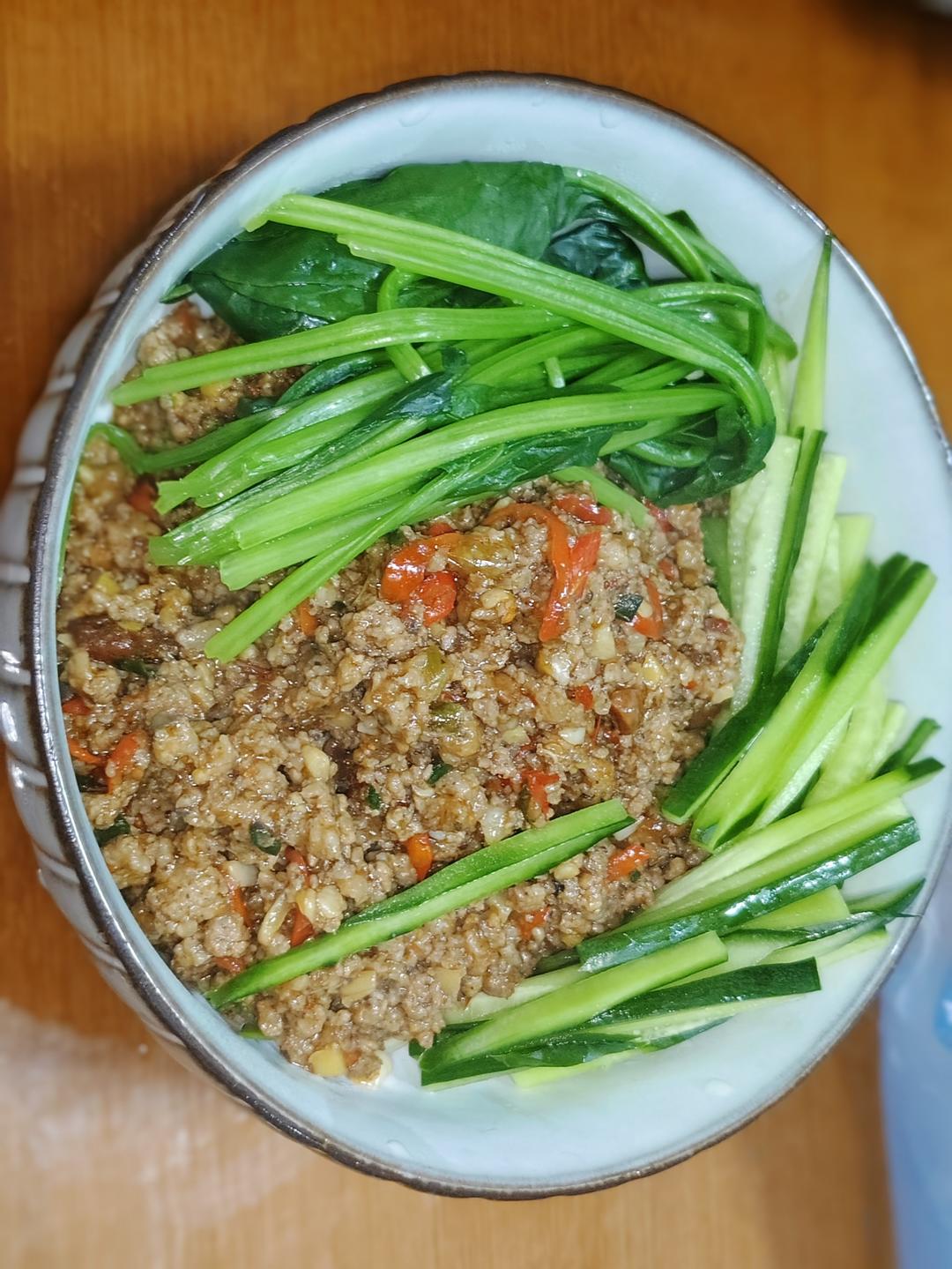 真想让你们尝尝这碗肉酱拌面🍜太香太香了