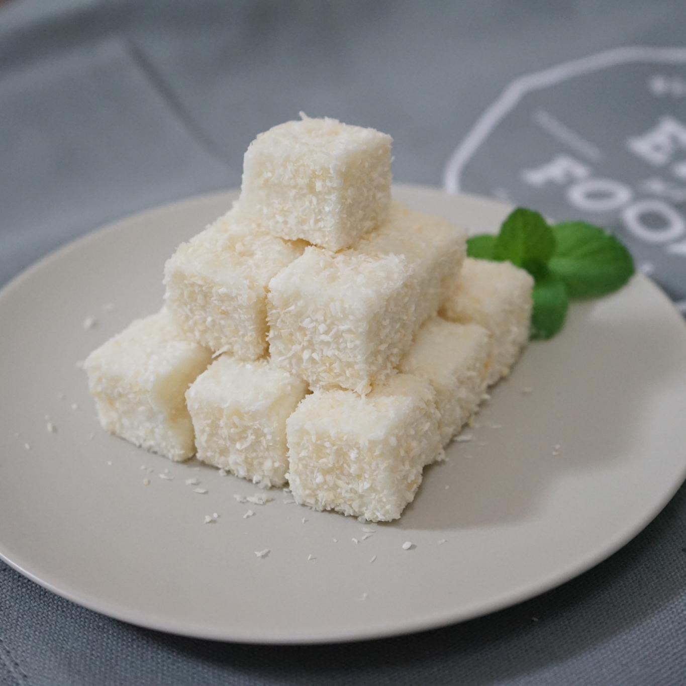 完胜85度C牛奶椰丝小方