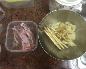 汤汤汤-沙参玉竹猪骨汤的做法 步骤1