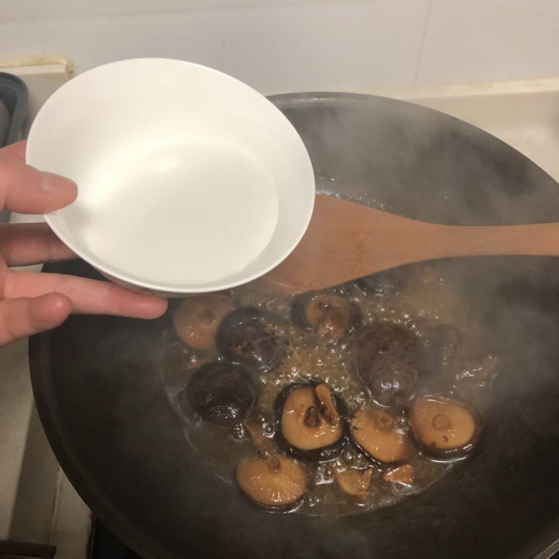 超快手美味鲍汁冬菇菜心的做法 步骤11