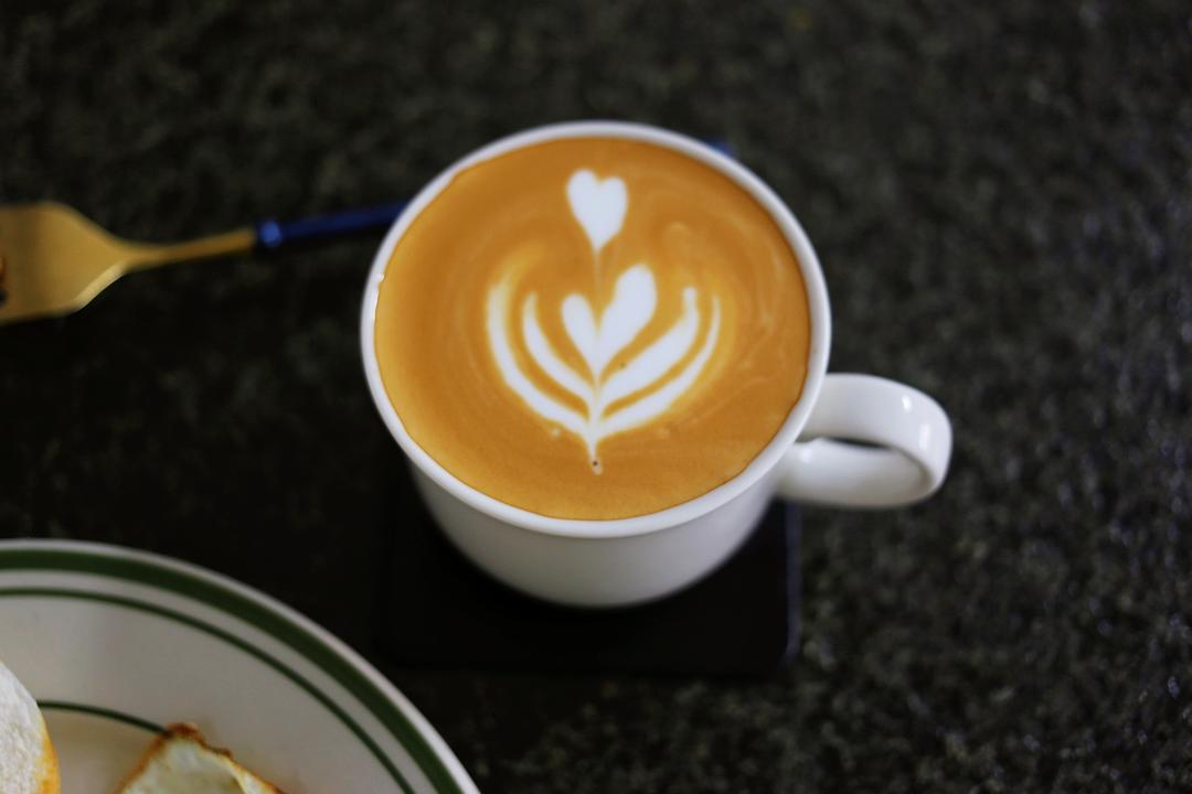 ☕自学拉花不急不嗔🐱