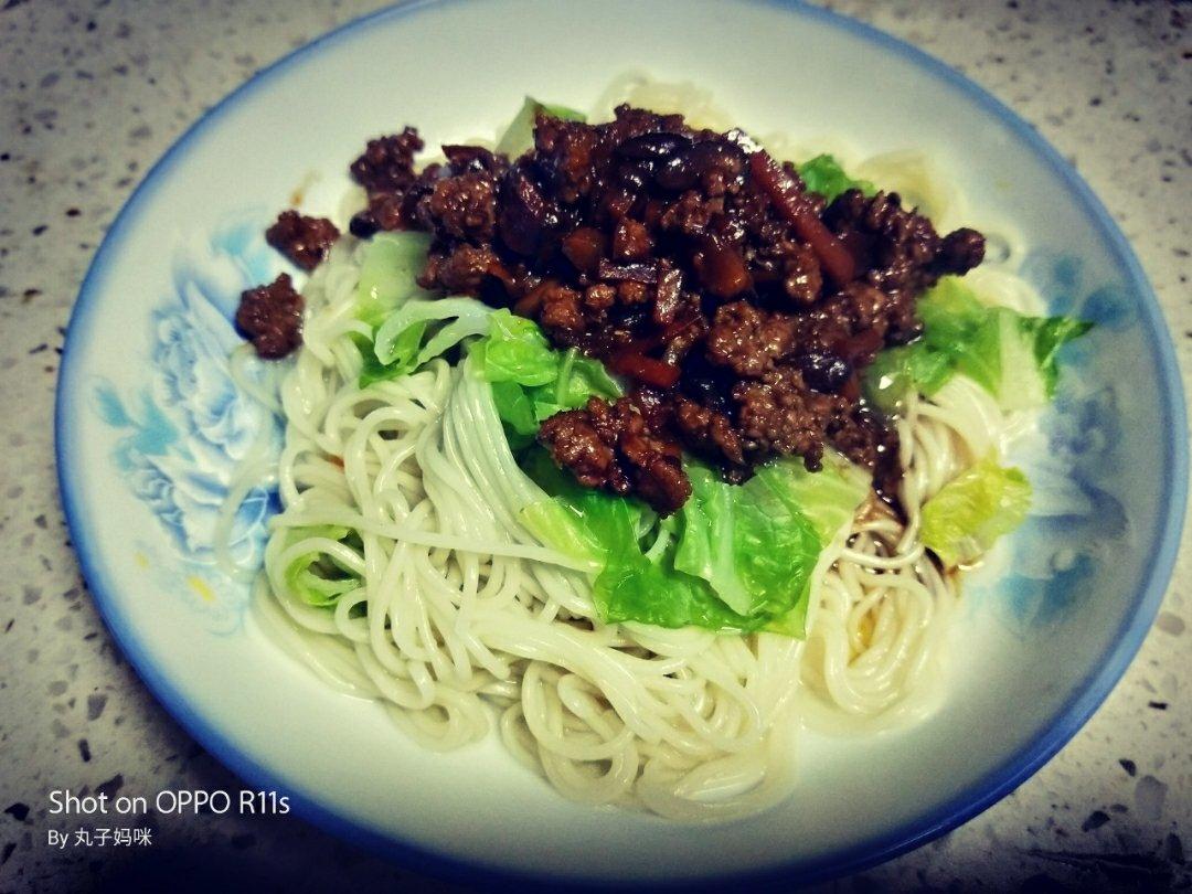家庭简单杂酱面拌面