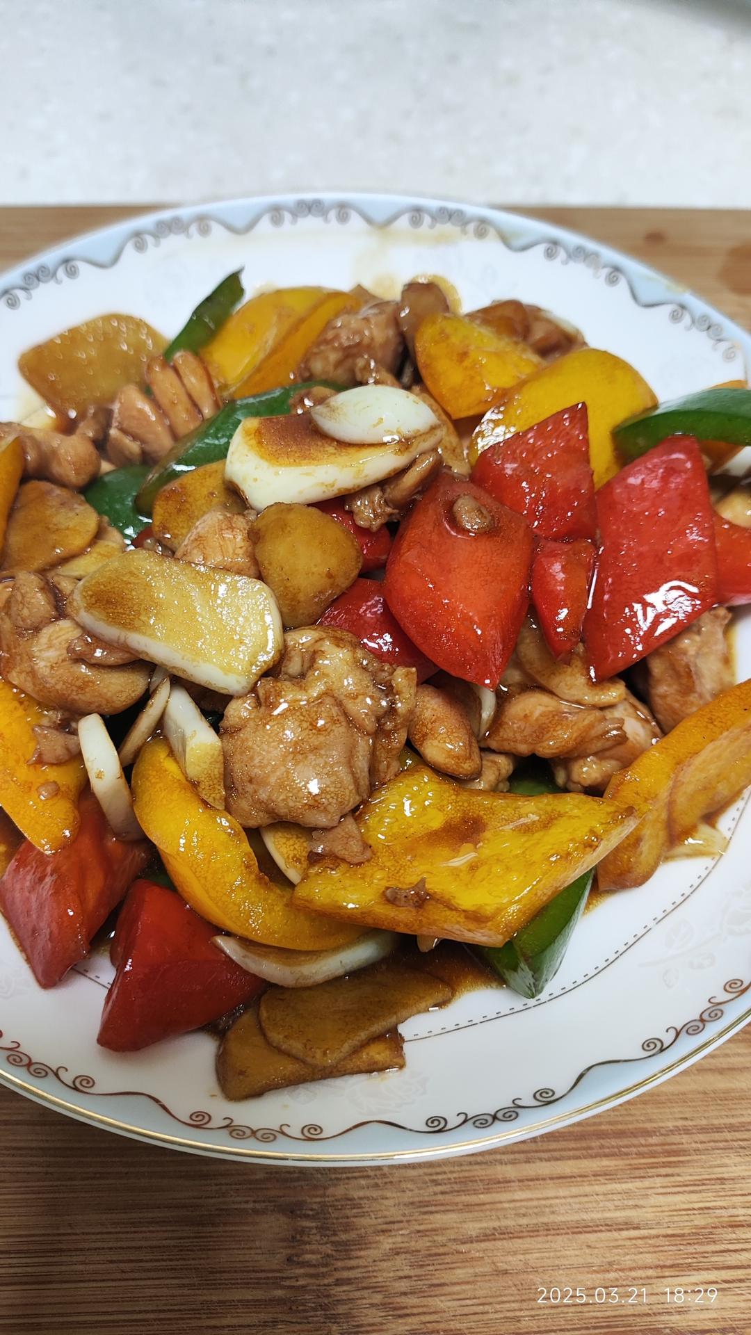 补维c的大菜-五彩缤纷彩椒青椒炒鸡腿肉