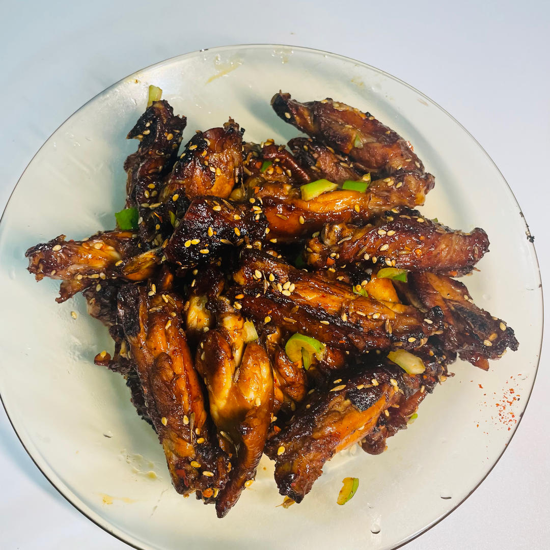 香辣鸡翅（手指都舔干净）