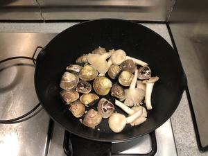 香蒜白酒蛤蜊義大利麵的做法 步骤6