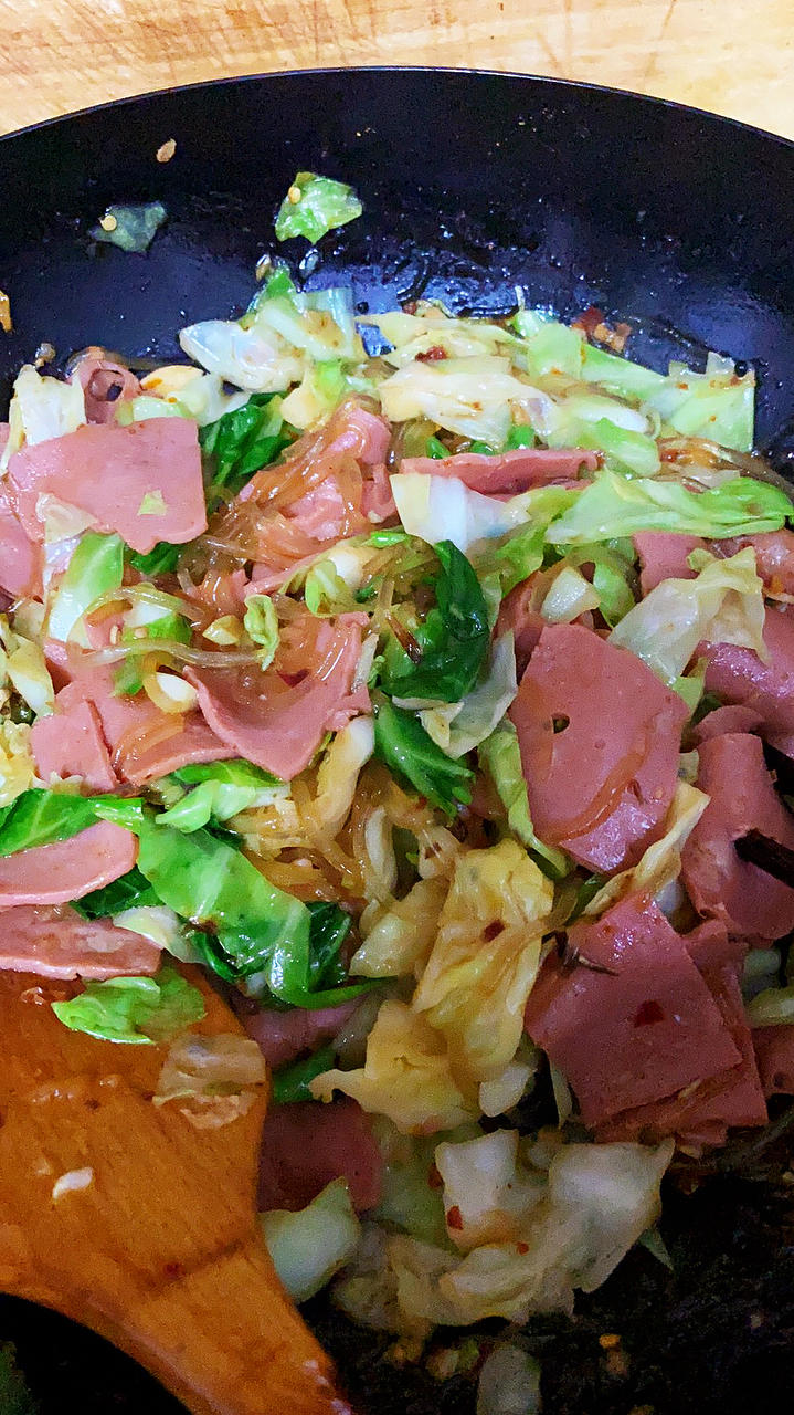 最近爱吃粉丝粉条～包菜炒粉丝