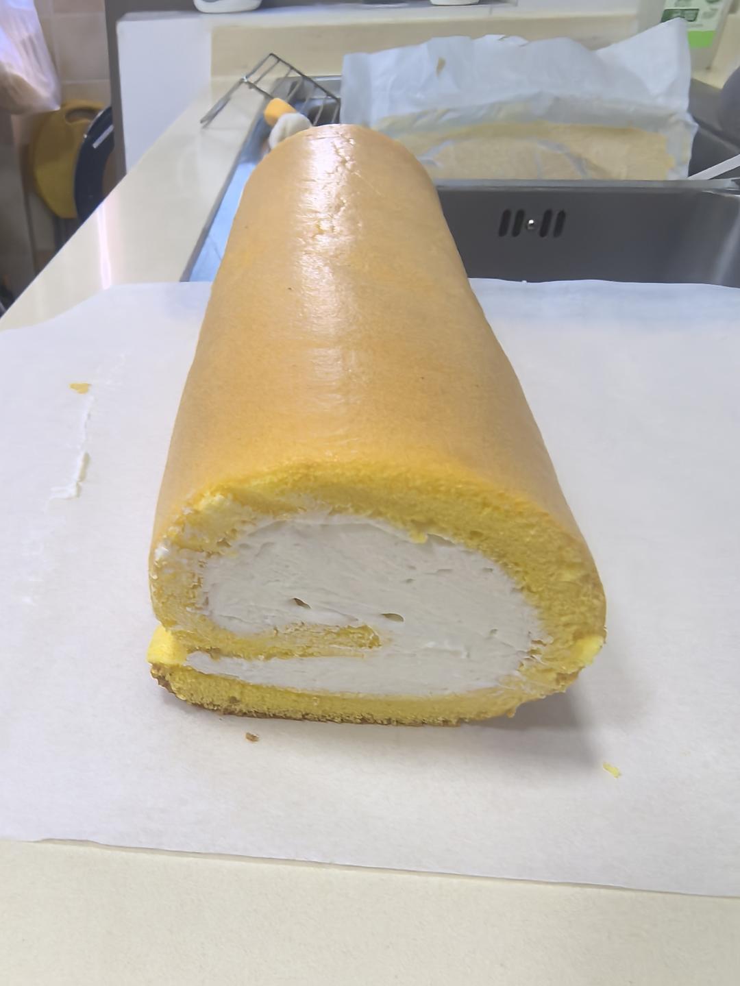 超详细的瑞士卷奶油蛋糕卷原味蛋糕卷的制作方法 饱满不掉皮不开裂（附模具换算方法）