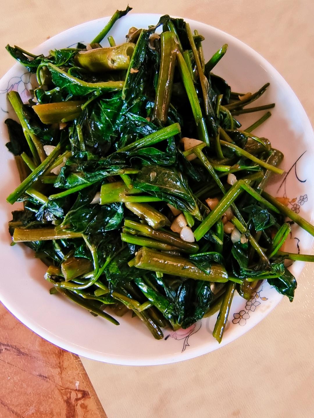 爆炒耗油空心菜