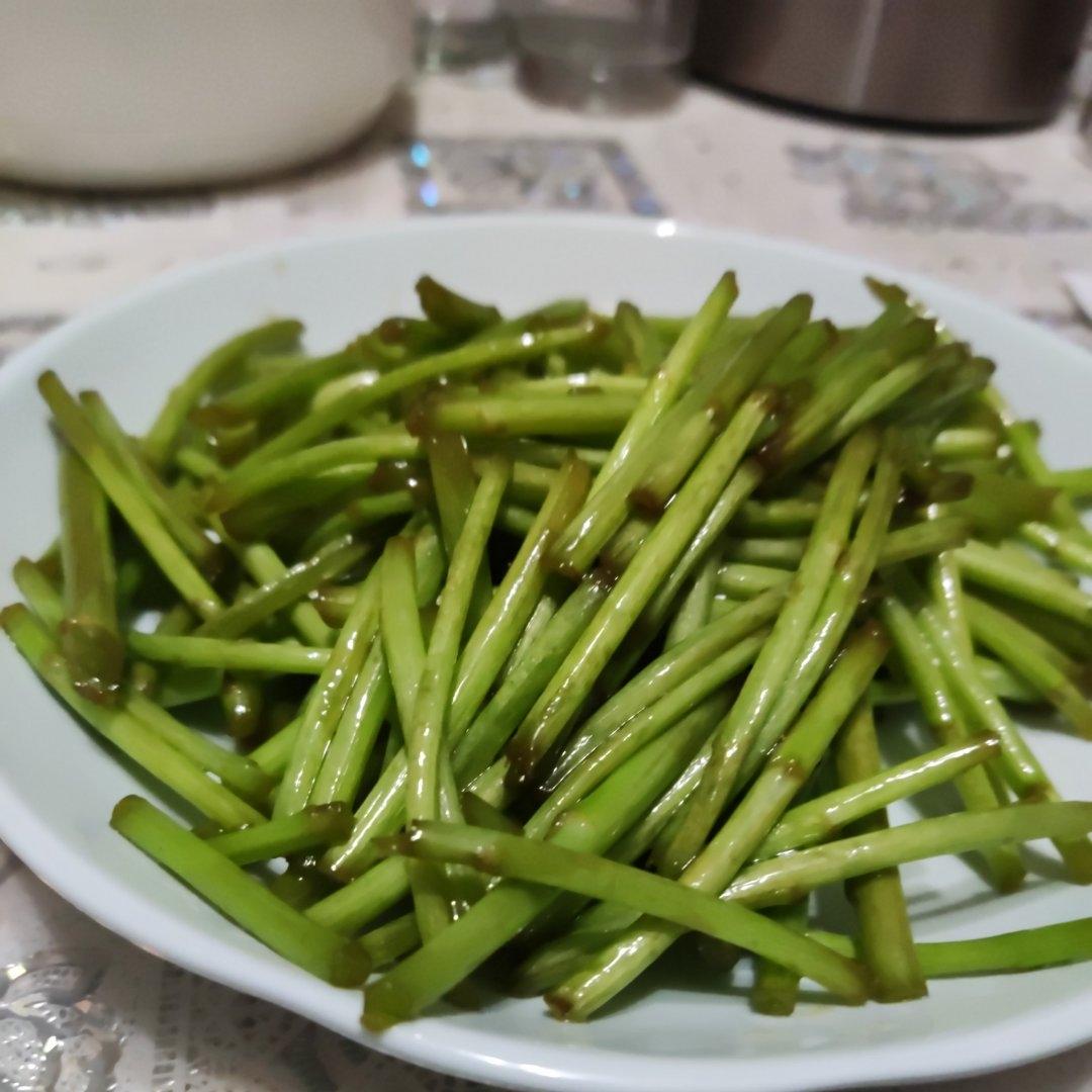 清炒芦蒿（2分钟炒完）