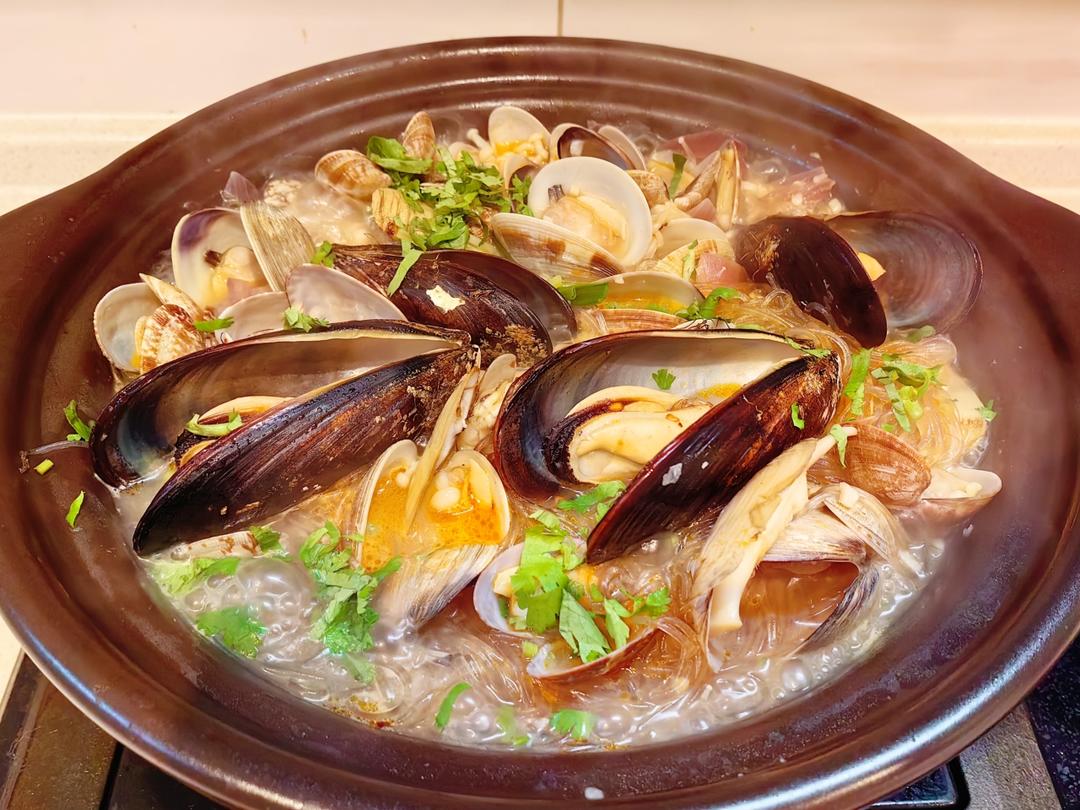 花甲金针菇粉丝煲(砂锅)