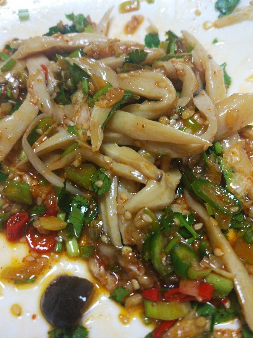 比肉还好吃的【手撕凉拌杏鲍菇】，上桌扫光光