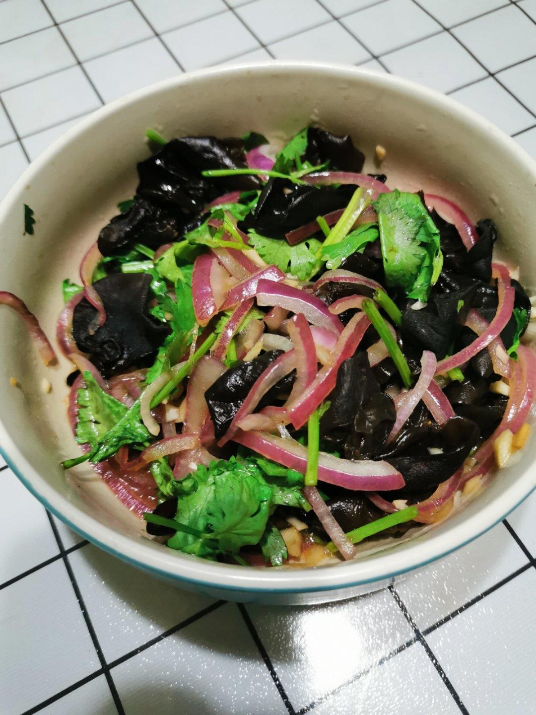 凉拌洋葱木耳–通血管开胃快手凉菜