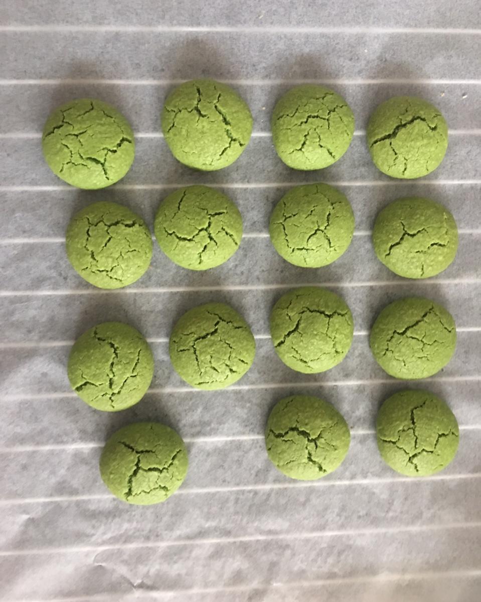 小岛老师法式莎布雷酥球（比黄油曲奇好吃百倍）
这是一款人气非常高的点心！抹茶味道更为大家喜欢！酥脆中带着抹茶的清香！