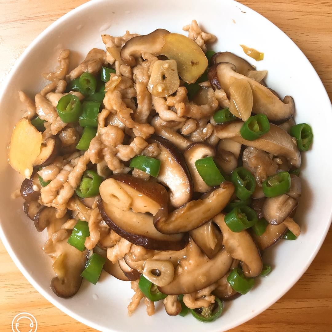 琳小硕做的香菇肉丝