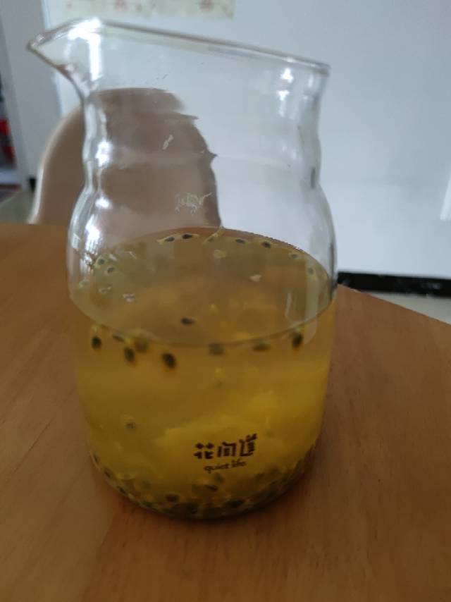 百香果的朴素吃法（百香果汁）