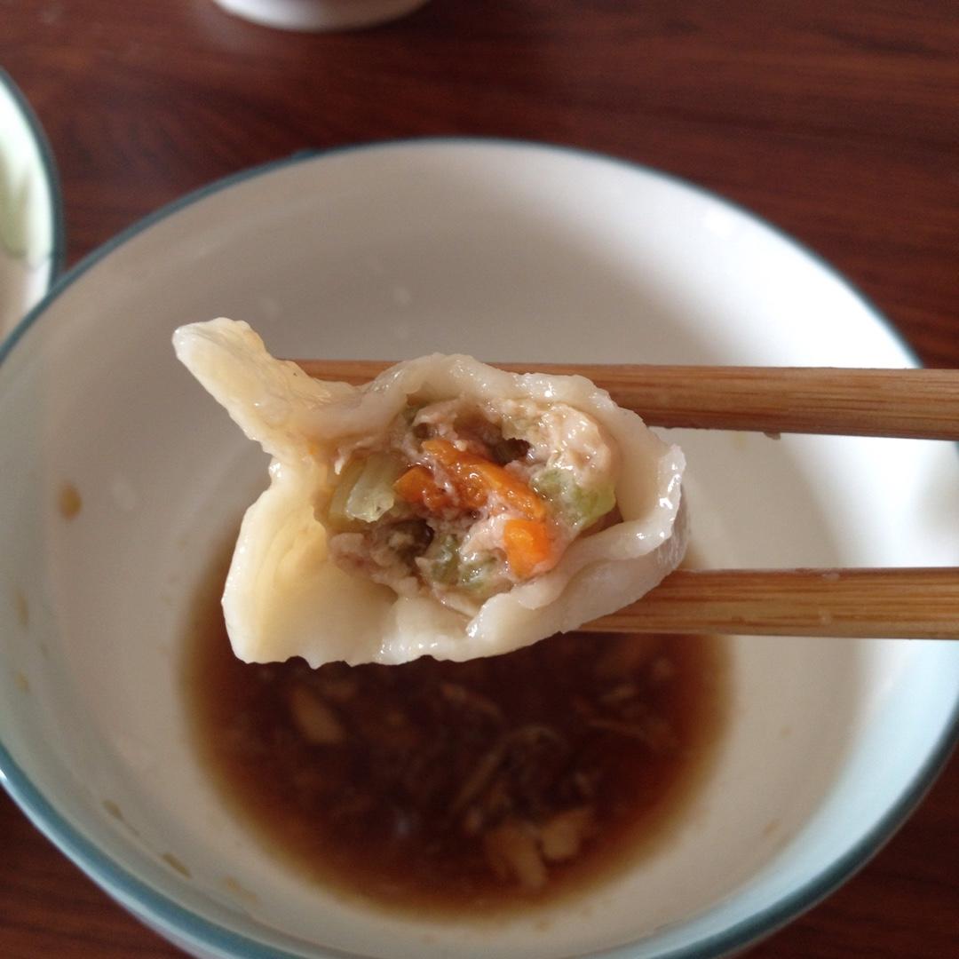 芹菜胡萝卜猪肉水饺
