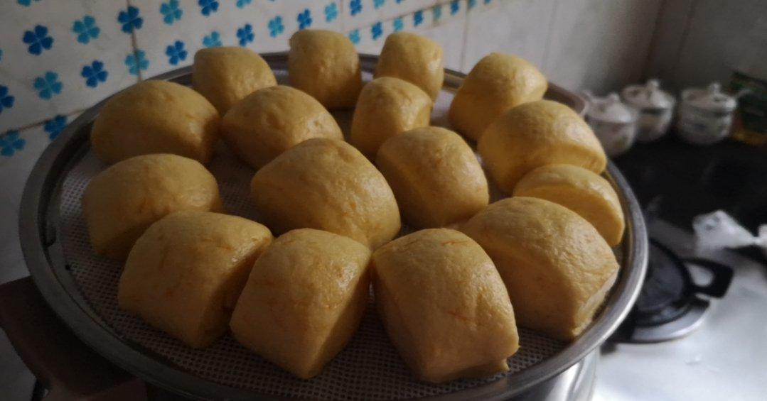 新手也可以--详解如何做出人见人爱、金黄的南瓜馒头