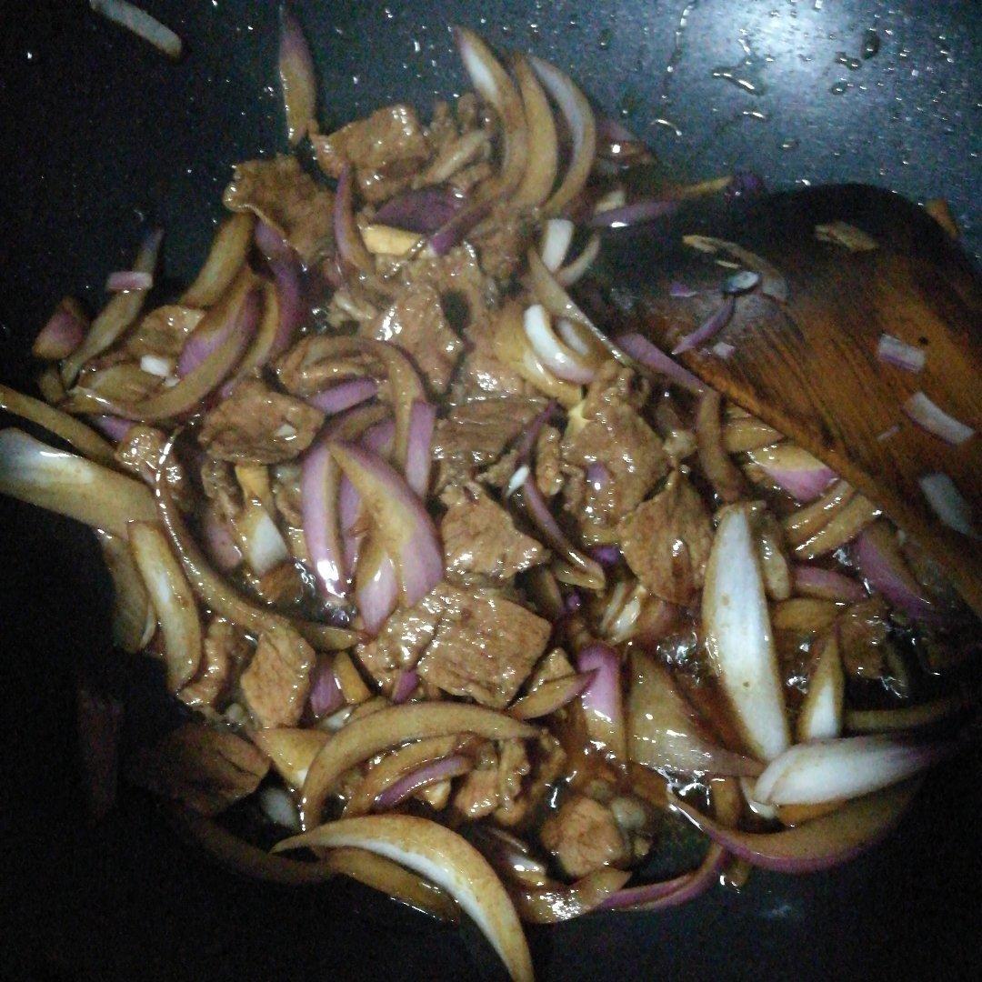 洋葱炒肉