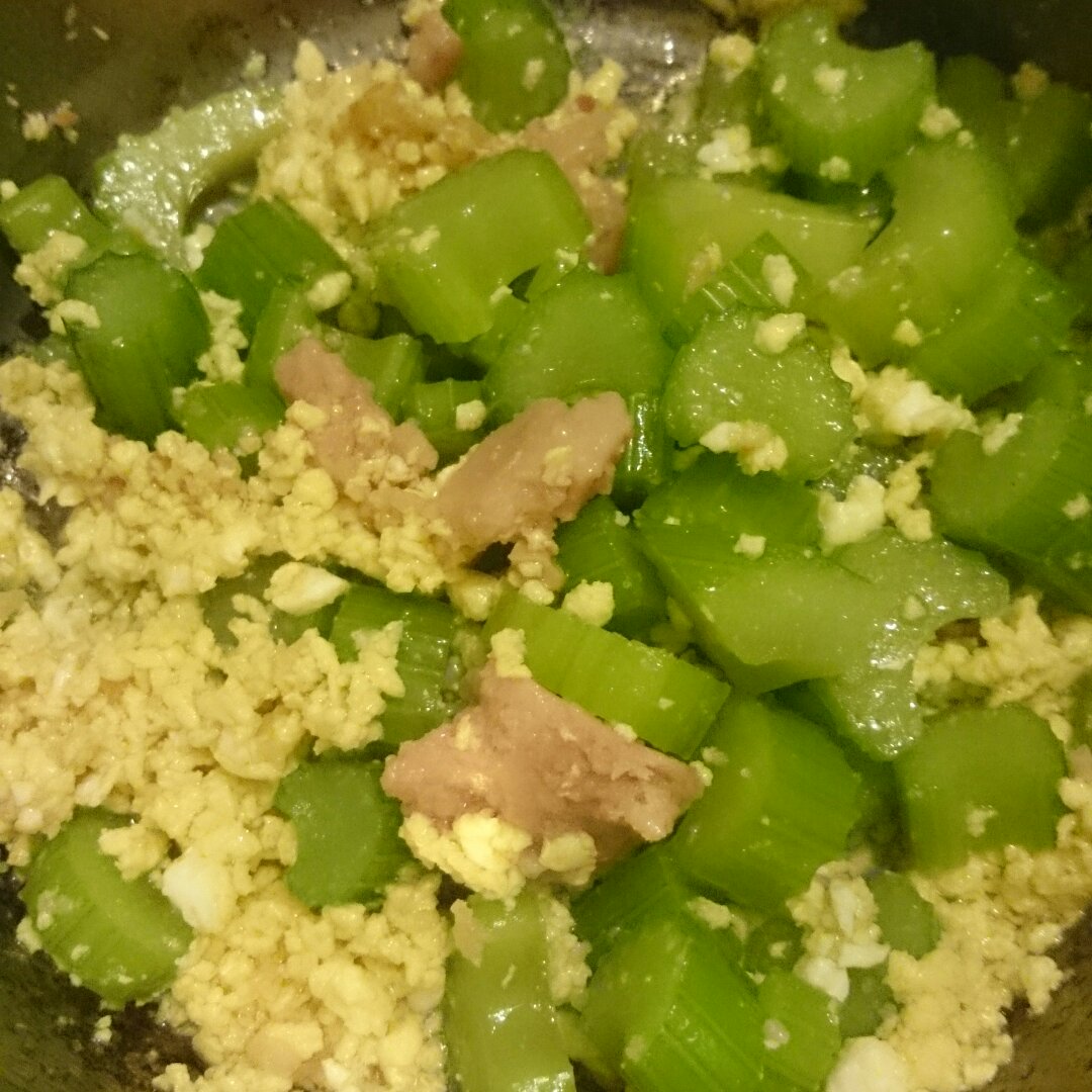 芹菜炒鸡蛋