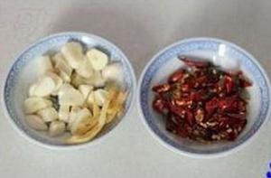 梅干菜干煸豆角的做法 步骤5