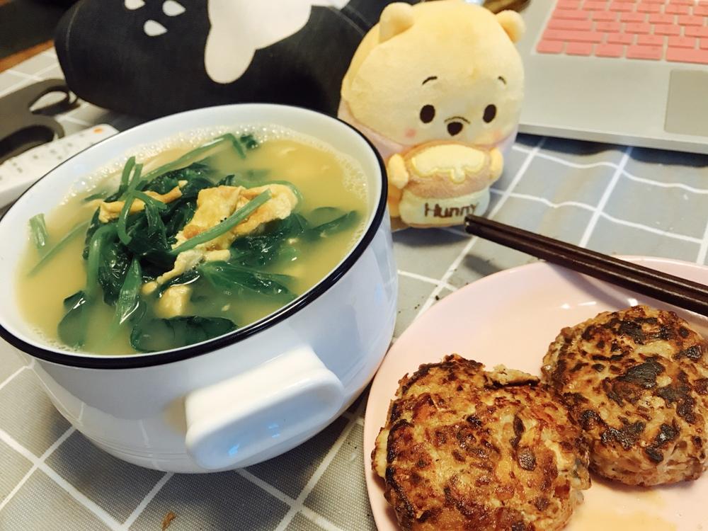 豌豆尖煎蛋汤