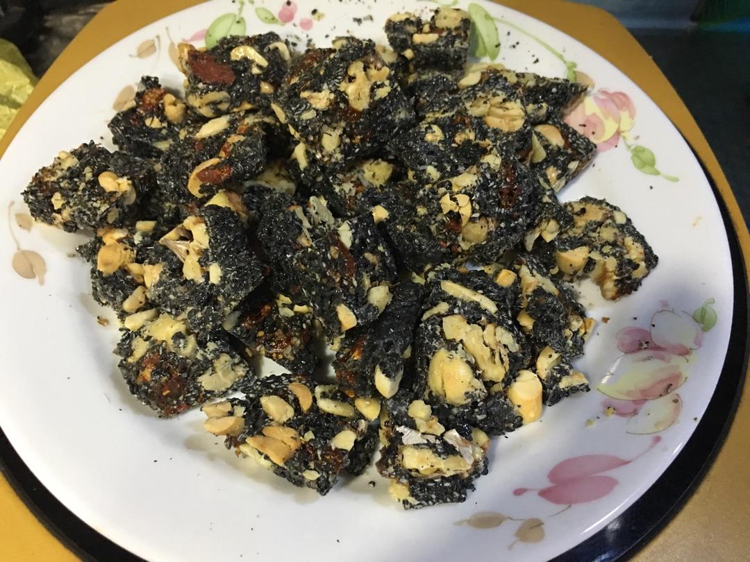 枸杞核桃花生黑芝麻片