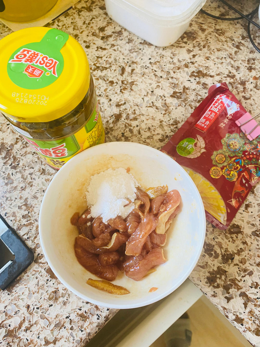 教你在家也可以做的榨菜肉丝面，香辣开胃，面条好吃到连汤都不剩