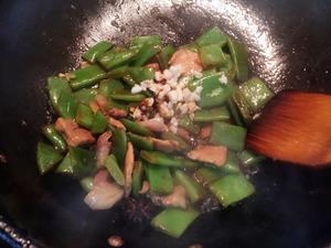 肉片炒扁豆的做法 步骤6