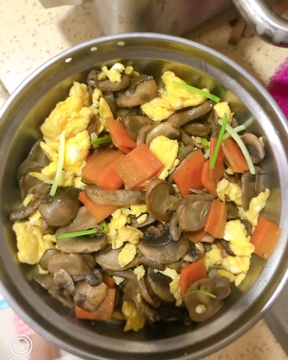 鸡蛋炒双菇