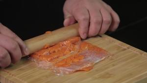 西红柿烩肉饭 | 爸爸厨房 VOL . 99 西红柿 胡萝卜 洋葱 鸡肉 米饭的做法 步骤5