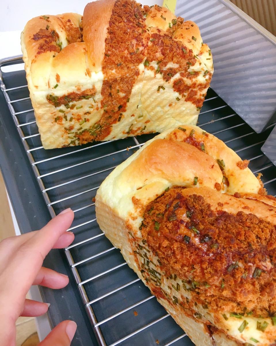 香葱肉松吐司