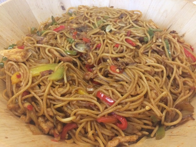 家常炒面：簡單、快捷，美味。