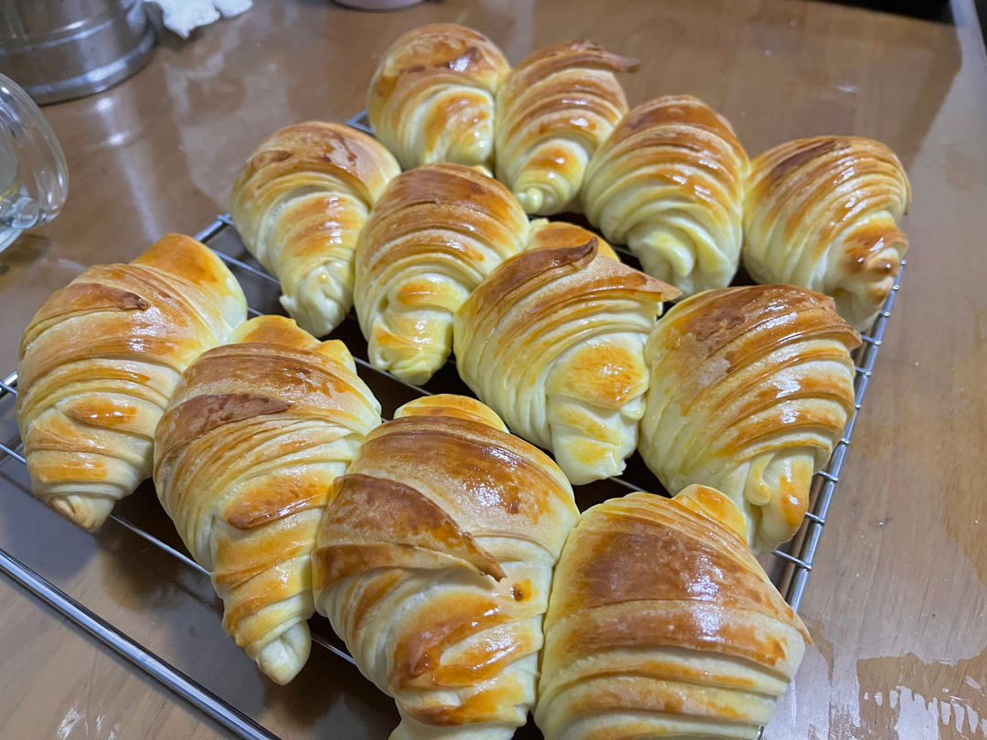 香酥泡乎牛角包•想不到这样处理面团吧‼️一次发酵