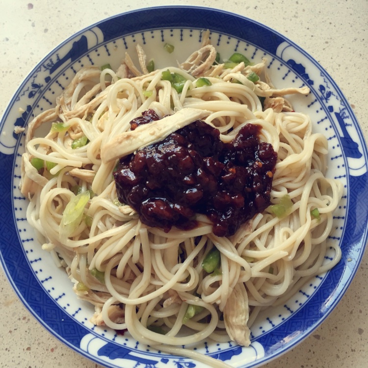 鸡丝凉面｜一条视频