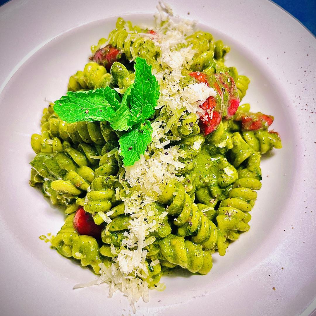 师从三星主厨的青酱番茄螺丝意面 Fusilli al pesto