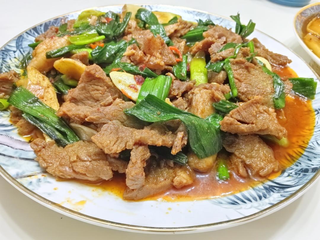 蒜苗炒牛肉7部做法