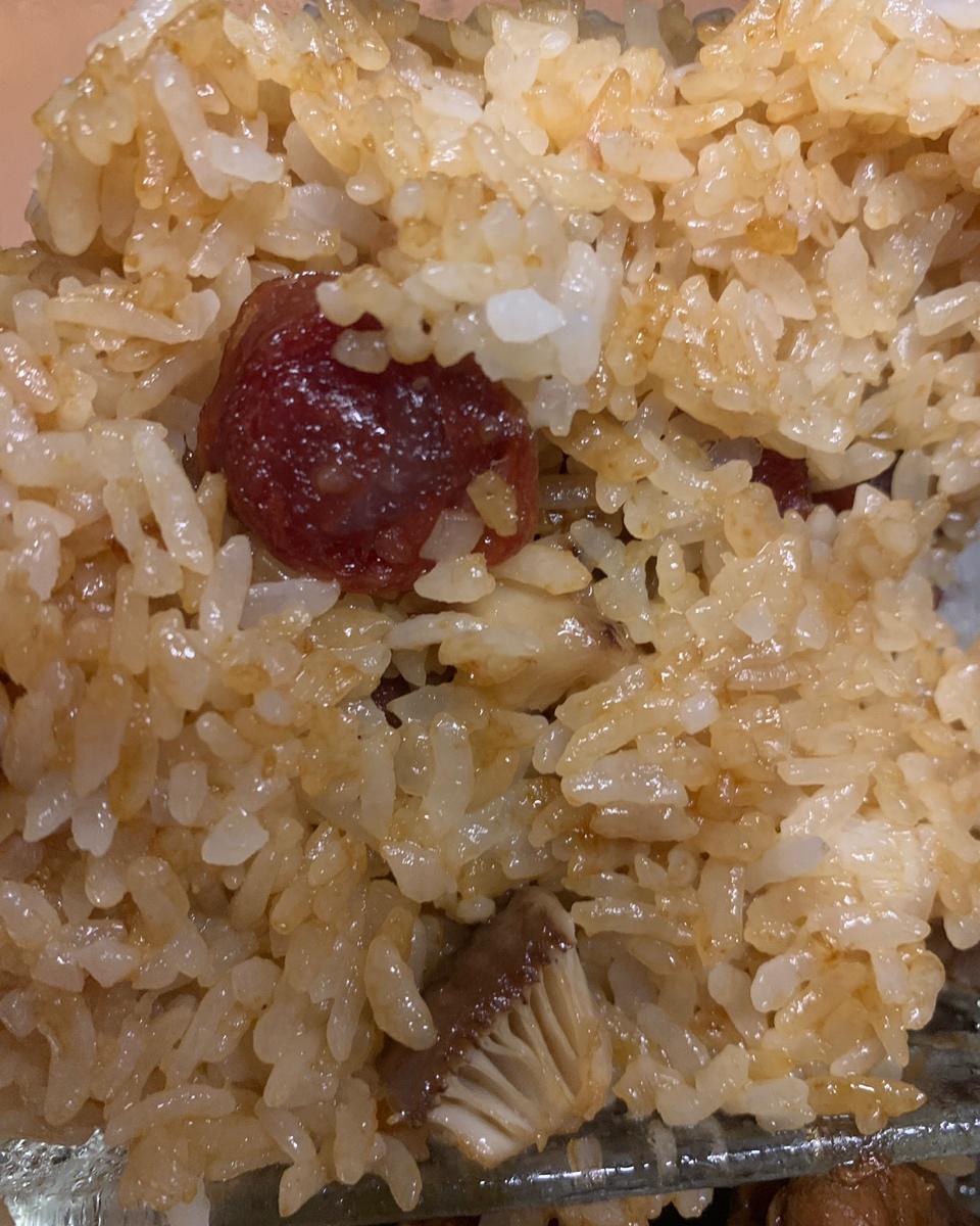 铸铁锅腊肠煲仔饭