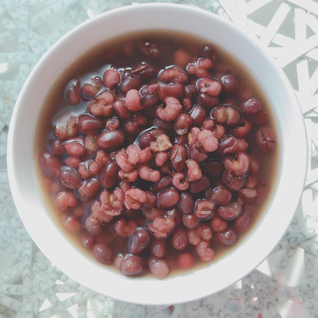 红豆薏米粥 (Red Bean and Pearl Barley Congee)