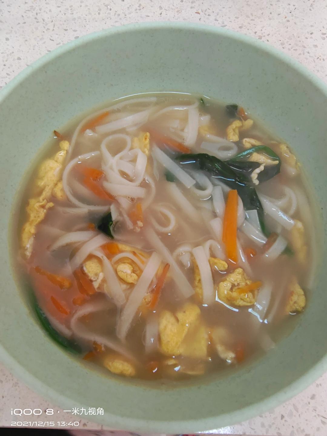 菠菜鸡蛋面