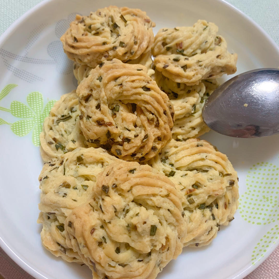 葱香曲奇饼干，加点水很好挤，适合新手