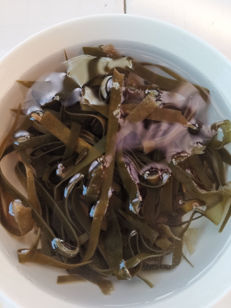 排骨海带莲藕汤的做法 步骤5