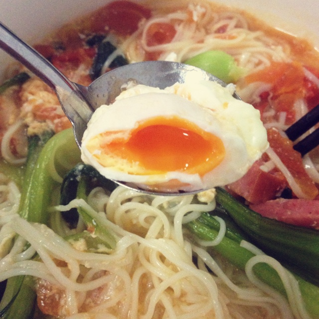 西红柿鸡蛋热汤面