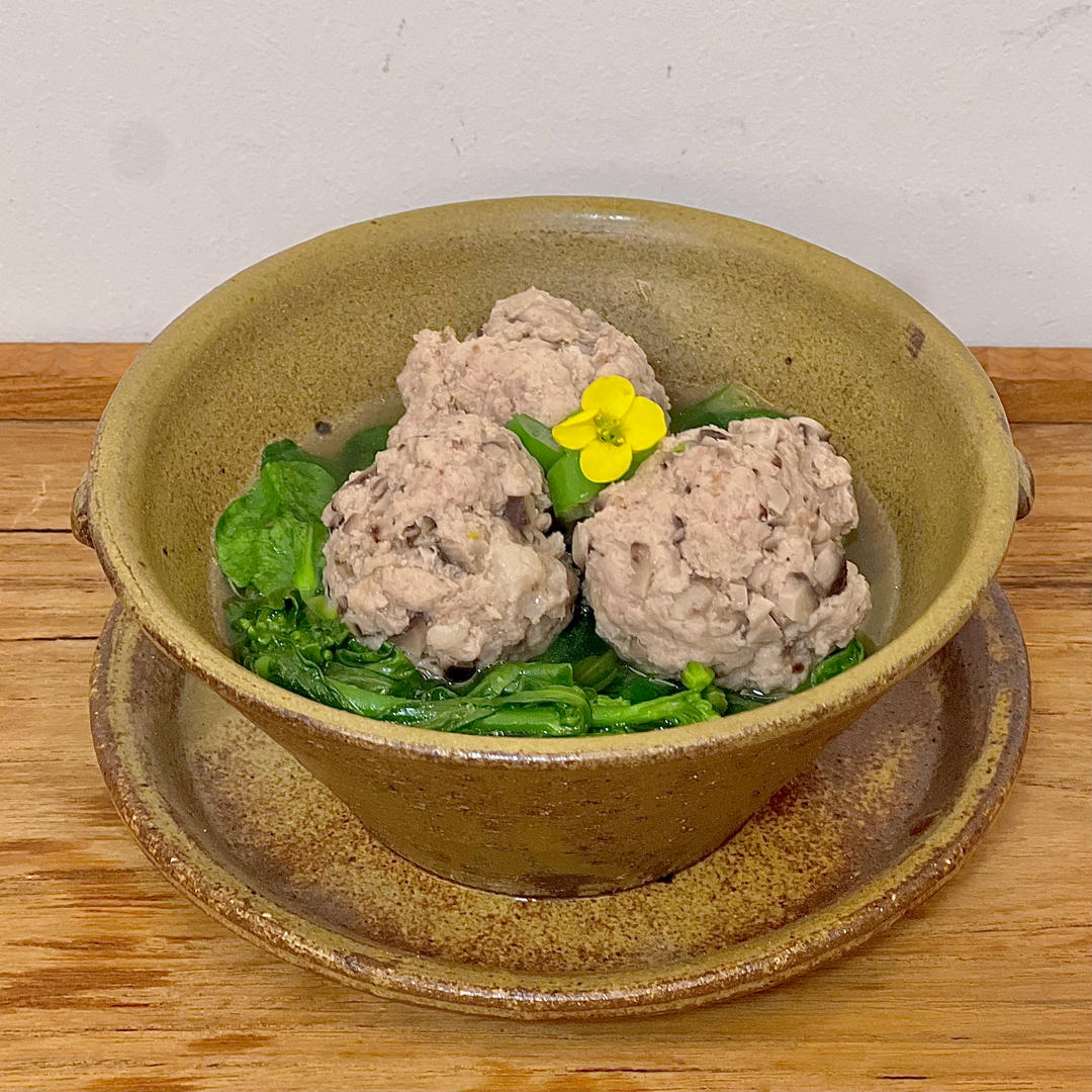 只需放盐的上汤美味，口蘑菜苔汆汤