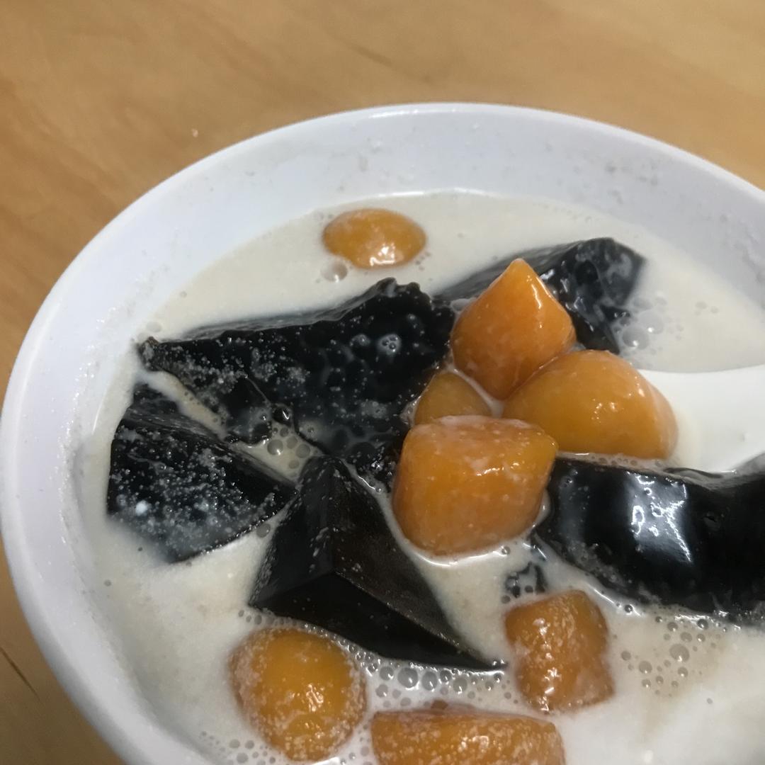 自制鲜芋仙芋圆（另附: 蜜红豆和仙草冻的做法）