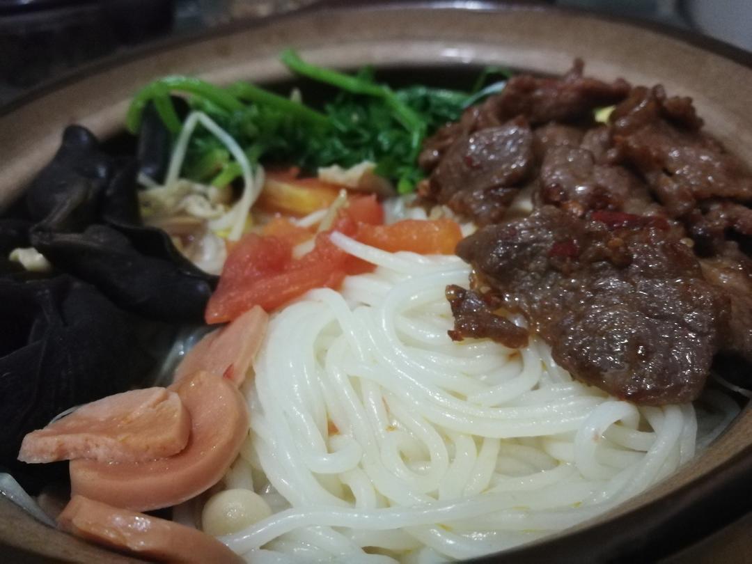 三鲜砂锅米线