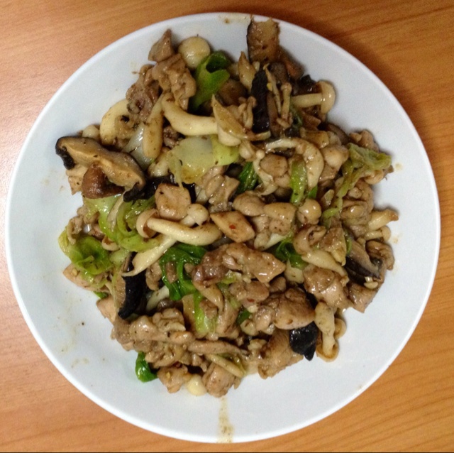 沙茶白玉菇烩鸡丁