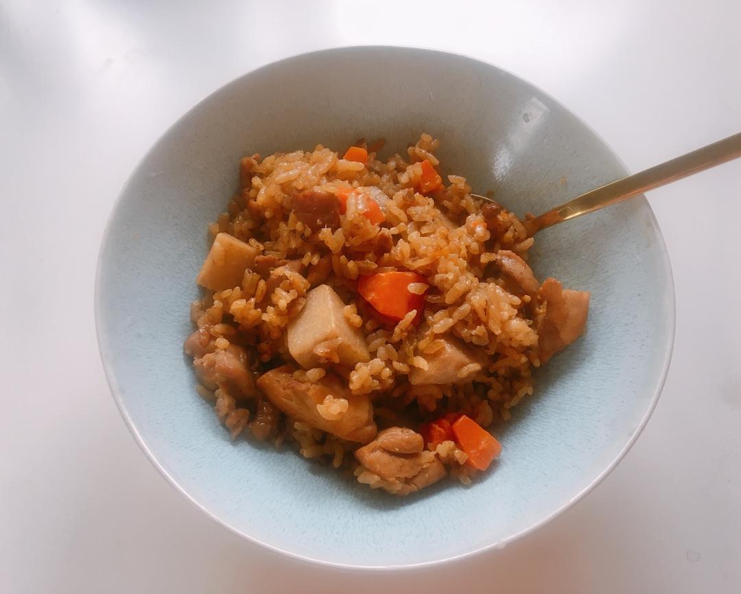 芋头排骨焖饭—有饭有肉有菜一人食