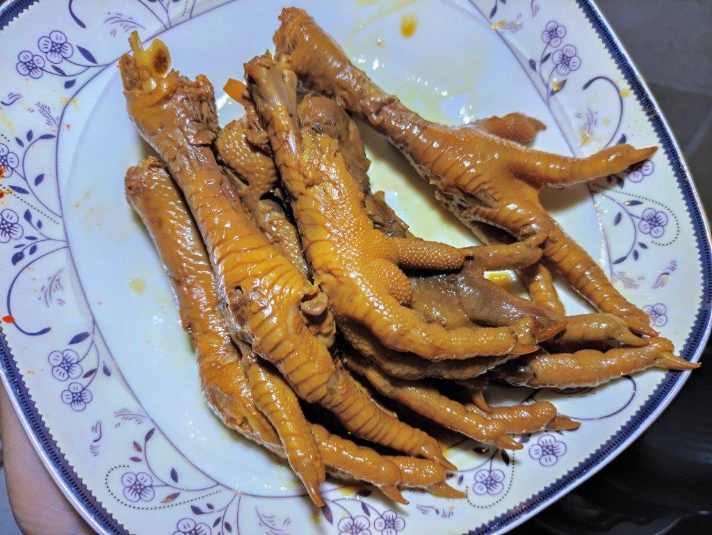 好吃到手指都吃掉的卤鸡爪